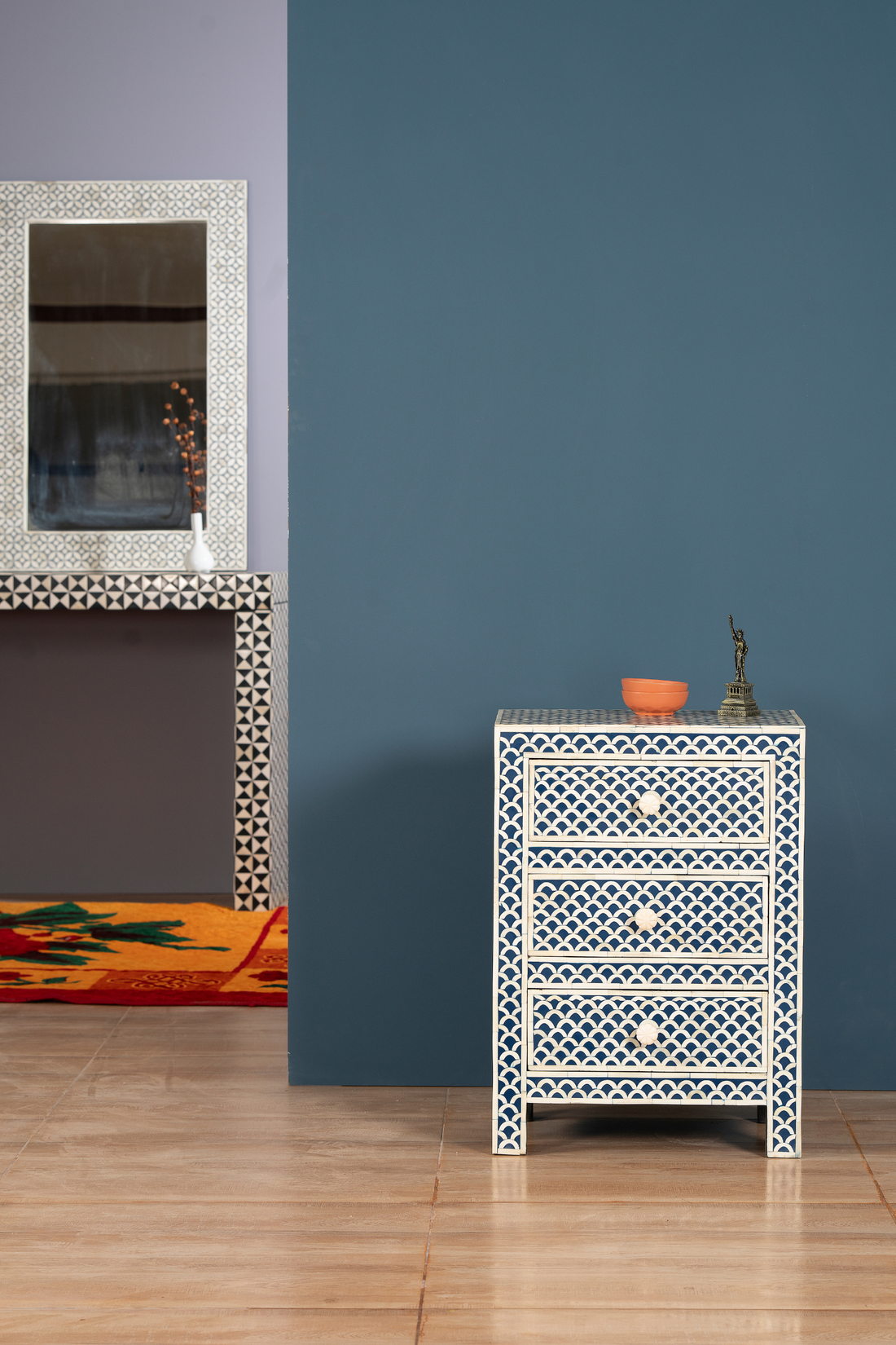 Azure Scallop Inlay Chest of Drawer
