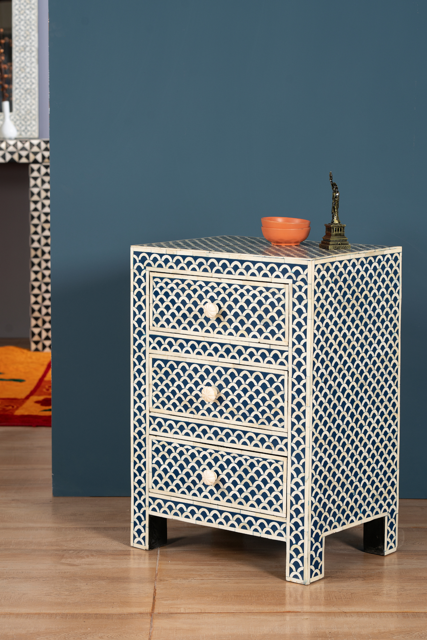 Azure Scallop Inlay Chest of Drawer