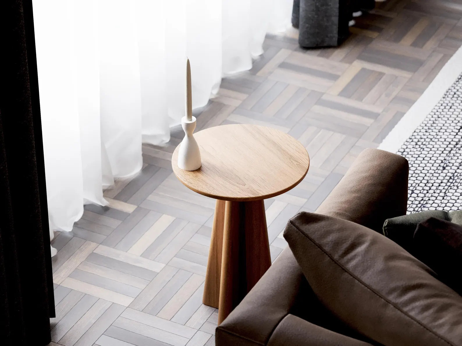 Solid Oak Round Nesting Tables Set of 2